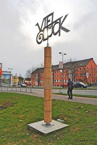 Stelen Objekt 'Viel Glück' von Ulrike Fischer, Dortmund >