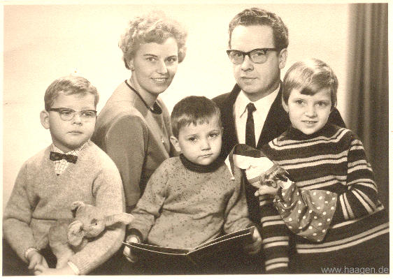 [<<< Gimme five - back..]